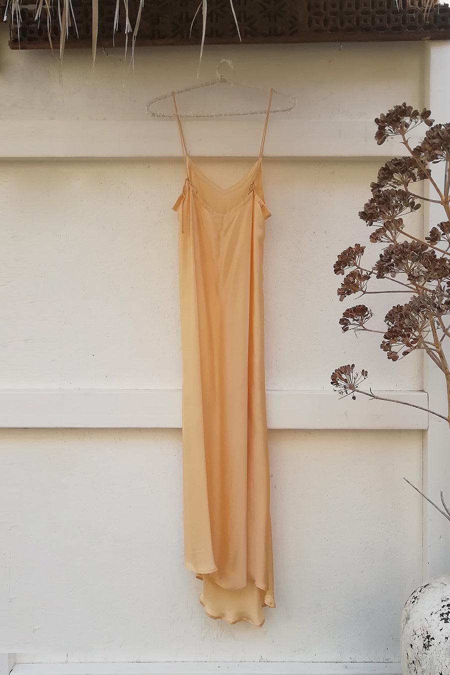 ROSE SILK SLIP DRESS CHAMPAGNE – hanamer ROSE SILK SLIP DRESS CHAMPAGNE – hanamer