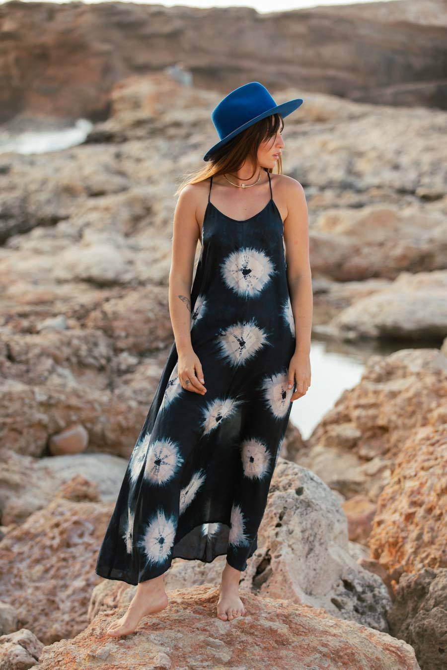cosmos maxi dress Floating in Anika Obsessing over these billowing sleeves & falling white cosmos print. Available in mini & maxi length