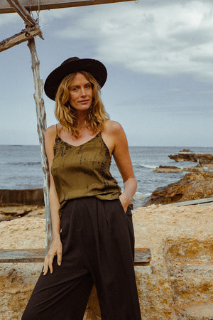 CAMI SILK TOP OLIVE TIE DYE