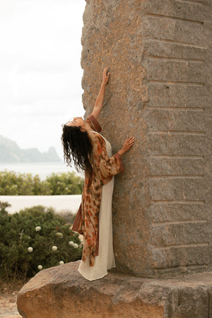 PETRA ROBE LONG BAMBOO RED EARTH SPLASH