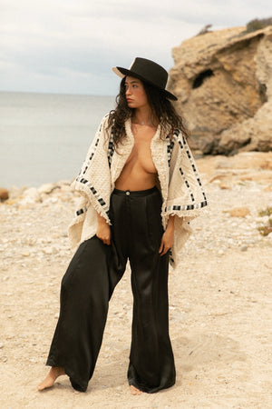 ARROW PONCHO WHITE