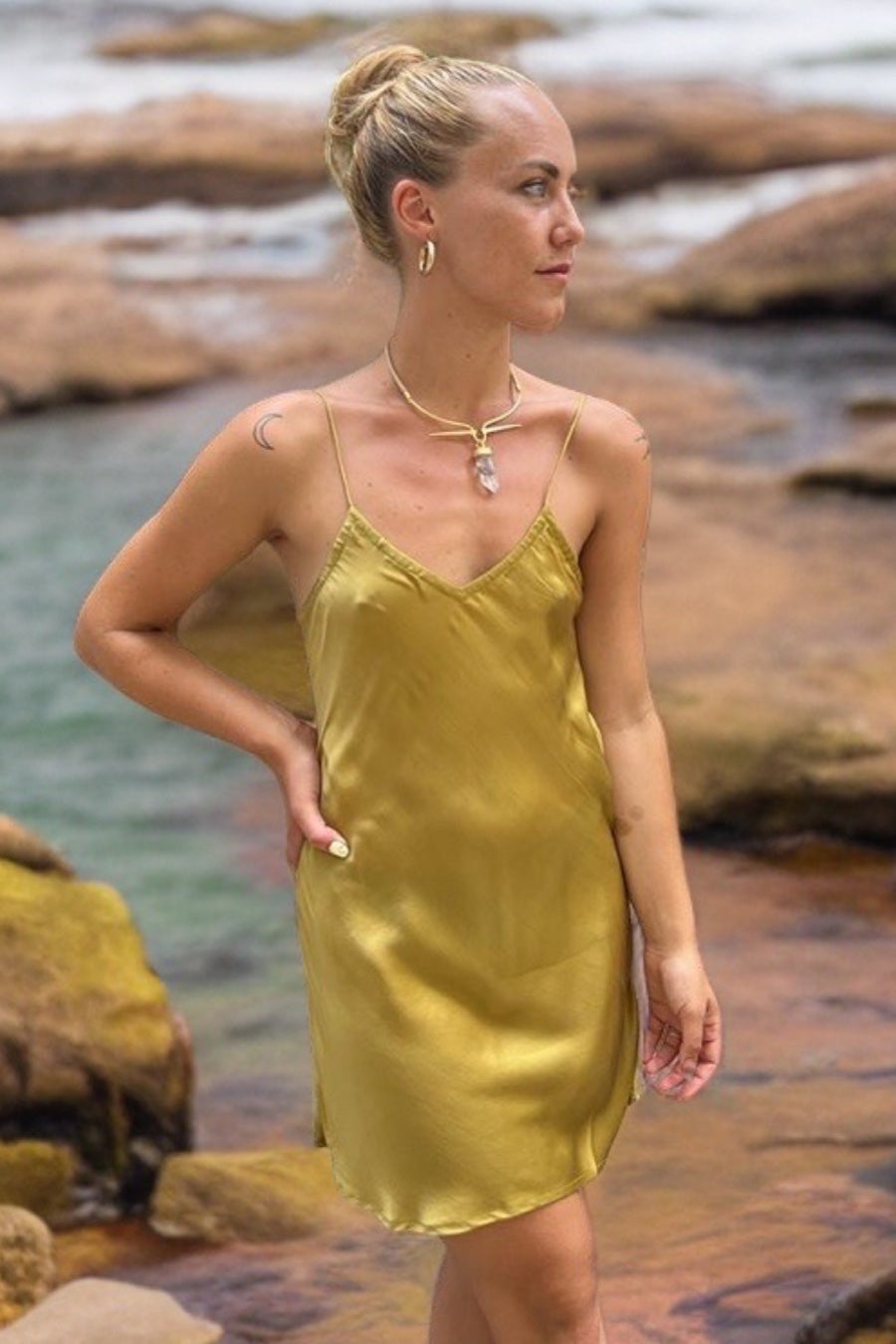 ROSE SILK SLIP DRESS SHORT DARK GOLD ROSE SILK SLIP DRESS SHORT DARK GOLD