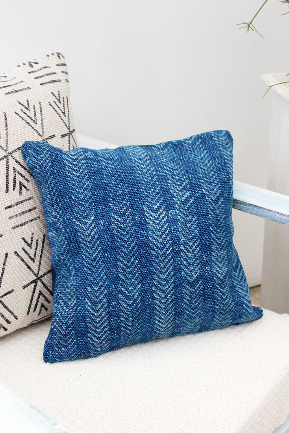 INDIGO SQUARE DECORATIVE CUSHION COVER – hanamer - Main Image