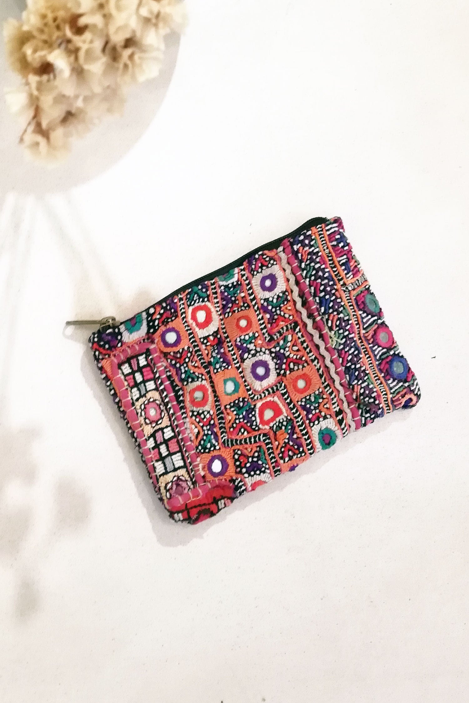 nur-walllet-embroidary-hand-